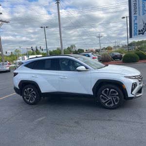 HYUNDAI TUCSON LIMITED - 10