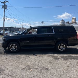 CHEVROLET SUBURBAN LT - 3