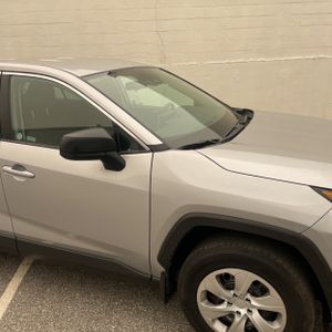 2025 Toyota RAV4 LE — миниатюра 13
