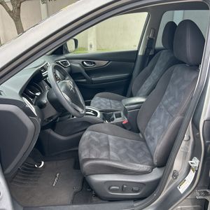 2015 Nissan ROGUE SV thumbnail 32
