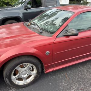 FORD MUSTANG BASE - 2