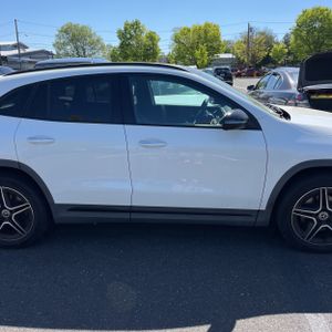 MERCEDES-BENZ GLA - 10