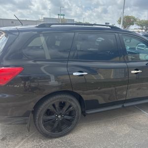 2018 Nissan PATHFINDER SL — фото 9