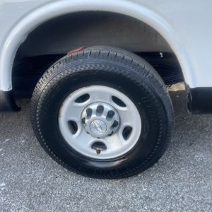 2015 Chevrolet EXPRESS 2500 — миниатюра 18