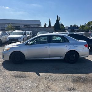 Toyota Corolla LE - 3