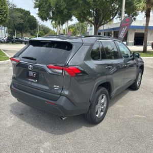صورة 8 لـ 2024 Toyota RAV4 XLE