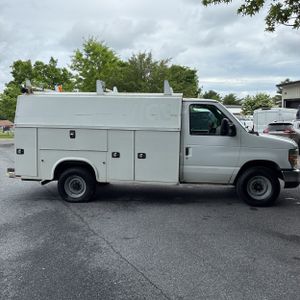 FORD E-350 CUTAWAY - 10