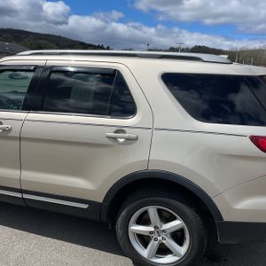 FORD EXPLORER XLT - 6