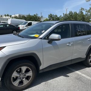 صورة 2 لـ 2023 Toyota RAV4 XLE