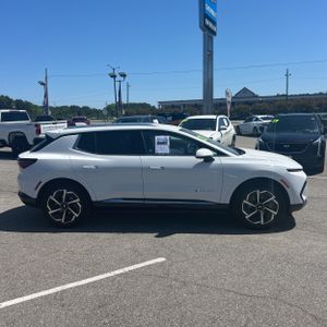 CHEVROLET EQUINOX EV LT 2 - 10
