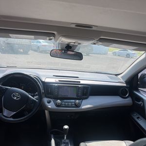 2017 Toyota RAV4 XLE — миниатюра 37