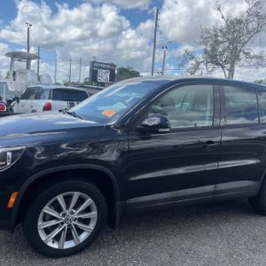 Volkswagen Tiguan S - 2