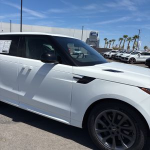 صورة 12 لـ 2024 LAND Rover RANGE ROVER SPORT P400 DYNAMIC SE