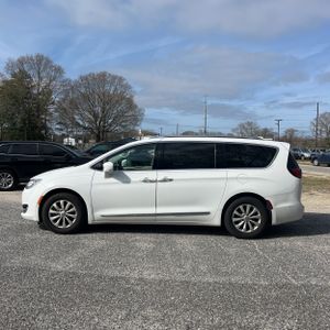 CHRYSLER PACIFICA TOURING L - 3