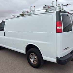 CHEVROLET EXPRESS 2500 - 6