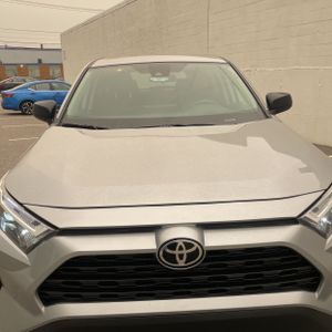 2025 Toyota RAV4 LE — миниатюра 15
