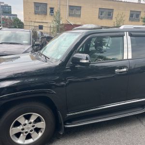 2010 Toyota 4RUNNER SR5 photo 2