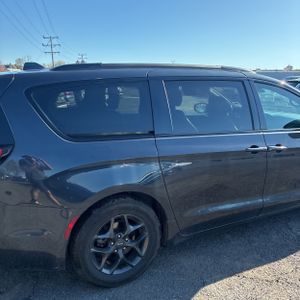 CHRYSLER PACIFICA TOURING L - 9