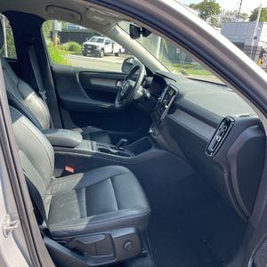 2023 Volvo XC40 CORE — миниатюра 33