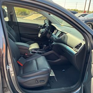 2018 Hyundai TUCSON LIMITED 照片 32