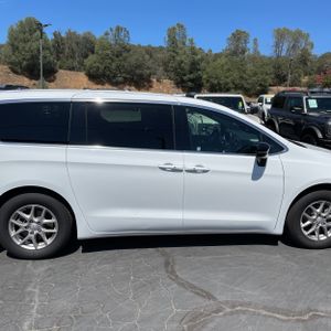 2025 Chrysler PACIFICA SELECT 照片 10
