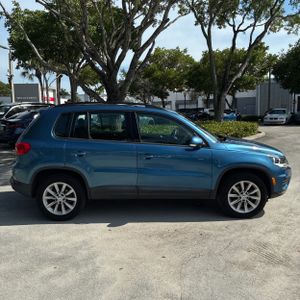2018 Volkswagen TIGUAN LIMITED 2.0T — фото 10