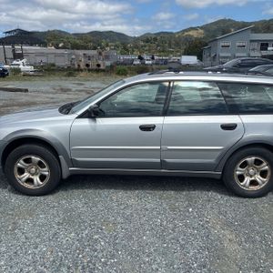SUBARU OUTBACK BASE - 4