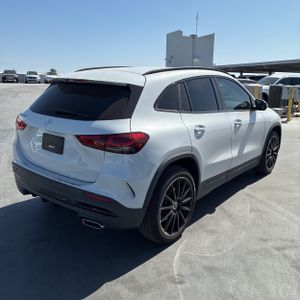 MERCEDES-BENZ GLA - 8