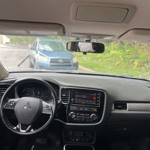2017 Mitsubishi OUTLANDER SE — миниатюра 36