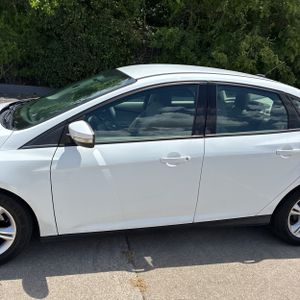 FORD FOCUS SE - 4