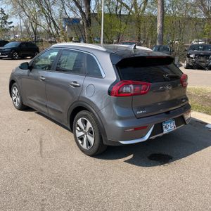 KIA NIRO LX - 5