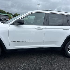 صورة 4 لـ 2023 JEEP GRAND CHEROKEE LAREDO