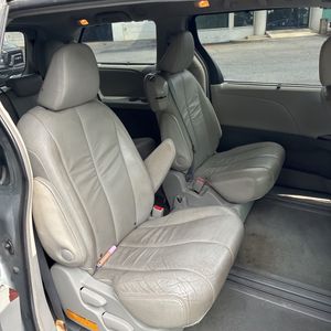 2012 Toyota SIENNA XLE 8-PASSENGER — миниатюра 33