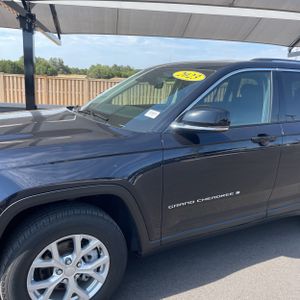 صورة 2 لـ 2023 JEEP GRAND CHEROKEE LIMITED