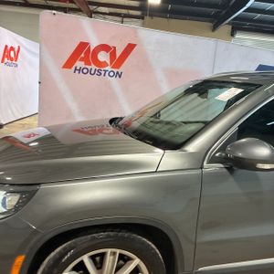 VOLKSWAGEN TIGUAN 2.0T S - 2