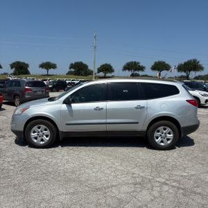 صورة 3 لـ 2010 Chevrolet TRAVERSE LS