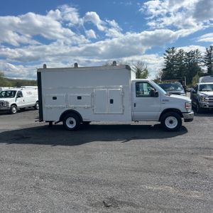 FORD E-350 CUTAWAY - 10