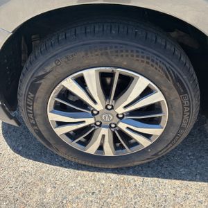 2019 Nissan PATHFINDER SL — миниатюра 17