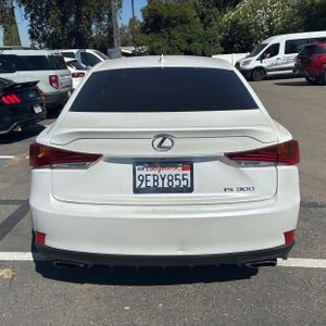 صورة 6 لـ 2019 Lexus IS 300 BASE