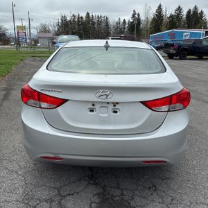 HYUNDAI ELANTRA GLS - 7