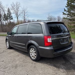 CHRYSLER TOWN AND COUNTRY TOURING - 5