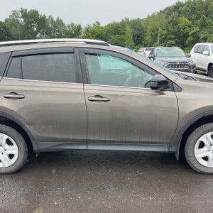 2015 Toyota RAV4 LE — миниатюра 11