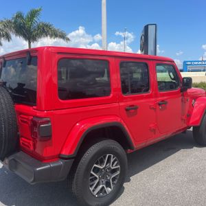 صورة 9 لـ 2025 JEEP WRANGLER SAHARA