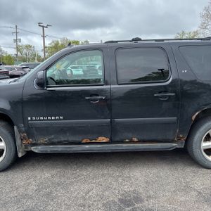 CHEVROLET SUBURBAN - 4