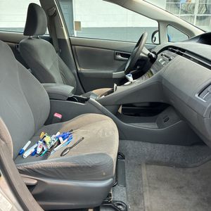2011 Toyota PRIUS TWO — миниатюра 32