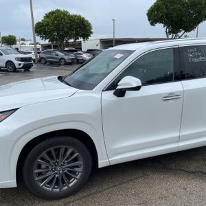 صورة 2 لـ 2025 Lexus TX 350 BASE