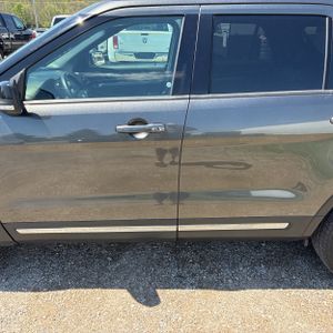 FORD EXPLORER XLT - 4