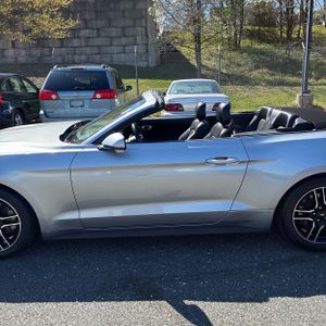 FORD MUSTANG ECOBOOST PREMIUM - 4