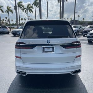 صورة 7 لـ 2024 BMW X7 ALPINA XB7