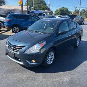 2017 Nissan VERSA SV photo 1